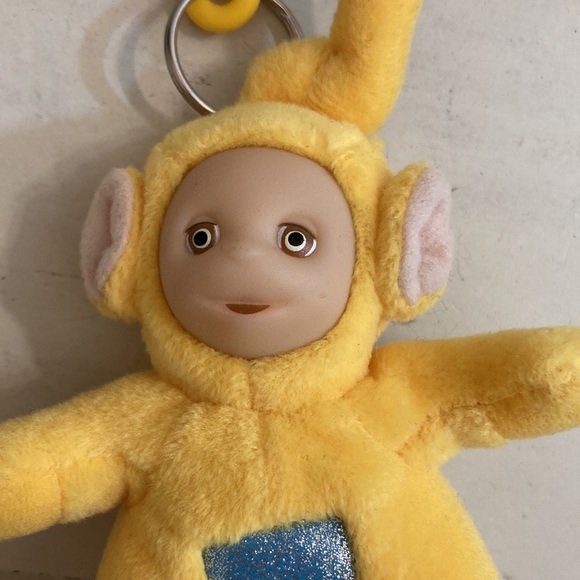 Vintage 90’s fun for all Teletubby yellow laa-laa keychain - Picture 2 of 6
